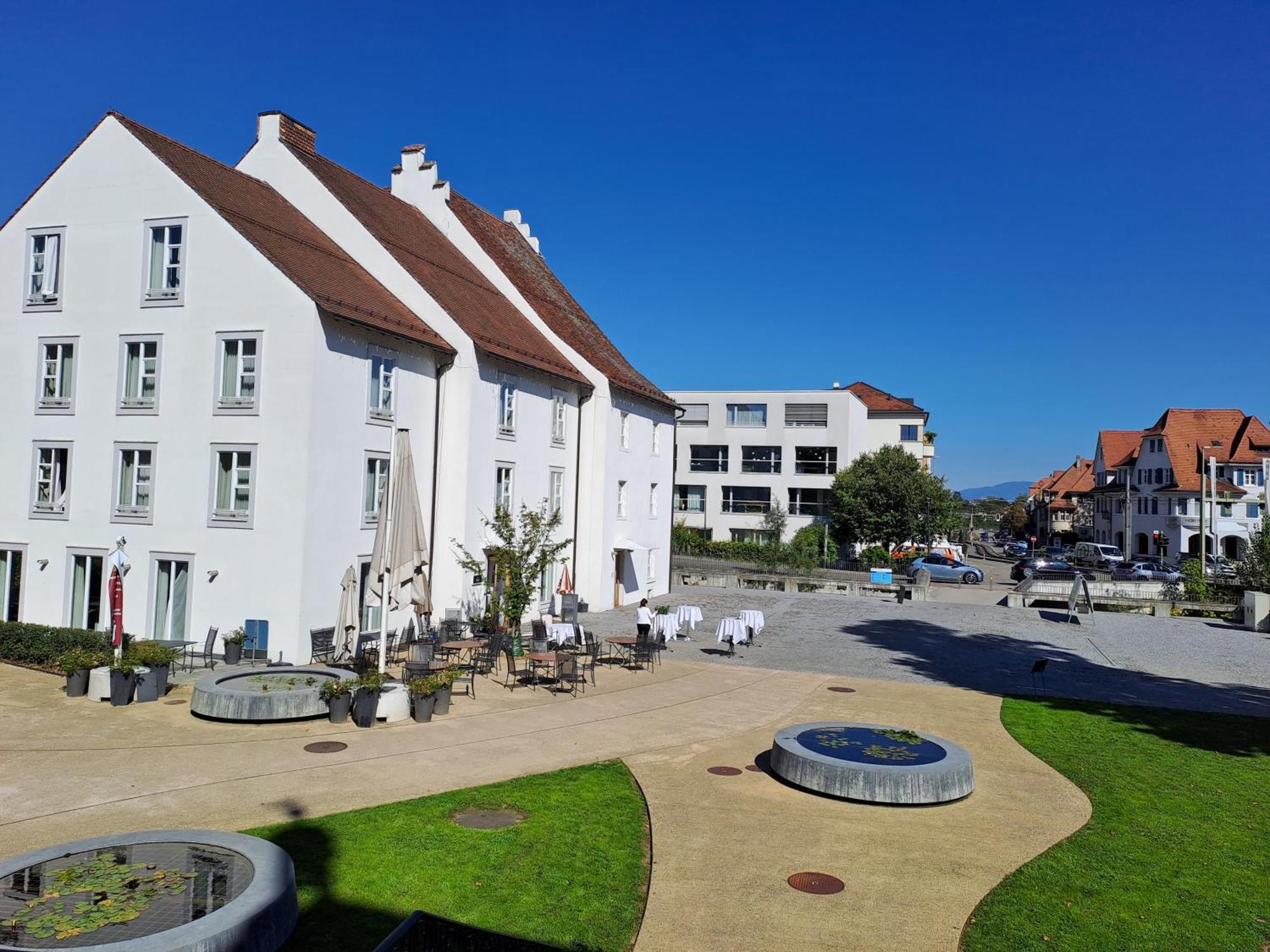 Hotel Im Schlosspark Binningen Buitenkant foto