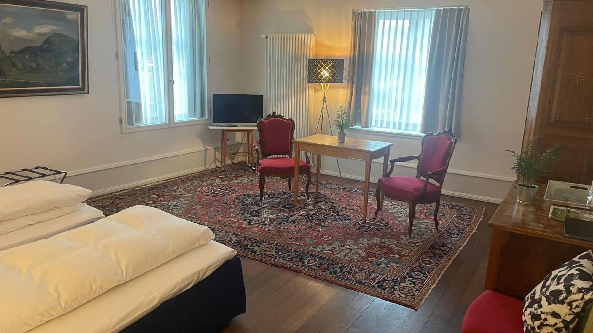 Hotel Im Schlosspark Binningen Buitenkant foto