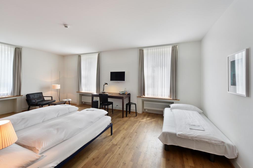 Hotel Im Schlosspark Binningen Buitenkant foto